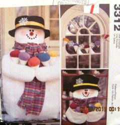 3312 SNOWMEN, CONE/ BALLS GREETR, WALLHANG, GARLAND PATTERN