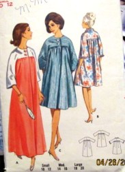 3950 60S FRONT BUTTON YOKE ROBE LENGTHS PATTERN 14,16