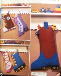4046 5 WHIMSY XMAS ROLLER/LACED/COWBOY/RUNNER STOCKING PATTERN