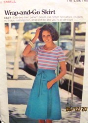 4726 70s WRAP & GO 2 MAIN PCS SKIRT PATTERN SM 24-25'',MD 26.5-28