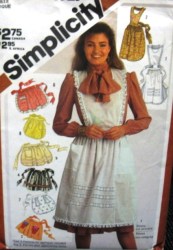 5323 1981 1/2 OR FULL APRONS, APPLIQUE PATTERN ONE SIZE