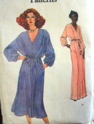 7141 VOGUE 70S LOOSE PULLOVER V-DRESS LENGTHS, BELT PATTERN 10; 14 choice