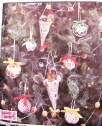 7638 SIMPLICITY CROCHET CHRISTMAS ORNAMENTS, BELL CONES, TREE TOP PATTERN
