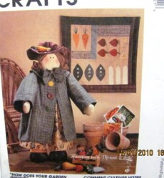 7642 MCCALLS 19'' GARDEN GIRL DOLL, CLOTHES ,QUILT, VEGGIES PATTERN