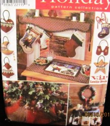 8366 XMAS STOCKING, ORNAMENTS, LINENS, MANTEL SCARF PATTERN