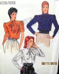 8500 VOGUE 1970S PULLOVER SS-LS COLLAR BLOUSE PATTERN 10, 18