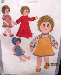 8694 SIMPLICITY 1978 45.5 CM TALL RAG DOLL, CLOTHING PATTERN uncut