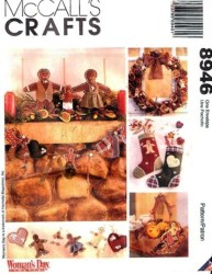 8946 GINGRBRD ORNMNT, WREATH, GARLAND, STOCKING, CENTRPC PATTERN