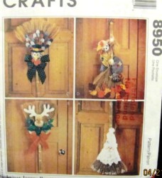 8950 32'' SANTA, REINDEER, TURKEY, SCARECROW BROOM DOLL PATTERN