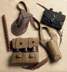 5936 HISTORIC GAUNTLET,BOTTLE CARRIER,SHAPE POUCHES PATTERN