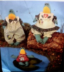 3594 DECOR FROG DINGLEHOPPERS 17'', 12 1/2'' BEANIE PATTERN