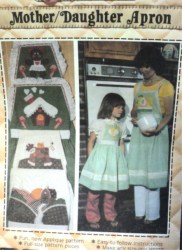 1979 MOTHER, DAUGHTER APPLIQUE GINGHAM BIB APRONS PATTERN