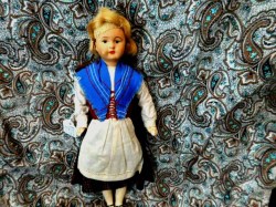 10" COMPOSITION VINTAGE FINLAND COSTUMED BLONDE DOLL