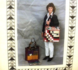 MULTI POCKET LARGE TOTE WITH A DIFFERENCE PATTERN