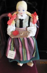 7.5'' CHARLOTTE WEIBULL TAGGED SKANSK SWEDISH DOLL,WOOD TRAY 172